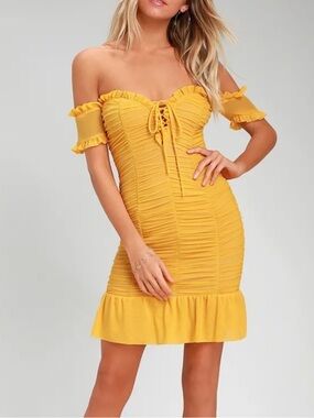 Lulus Off-Shoulder Yellow Ruched Dress NWT Size Small